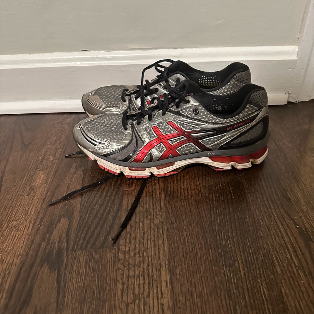 Men’s Gel Kayano 18. Size 10.5. Used custom insert so no inner sole. See photo